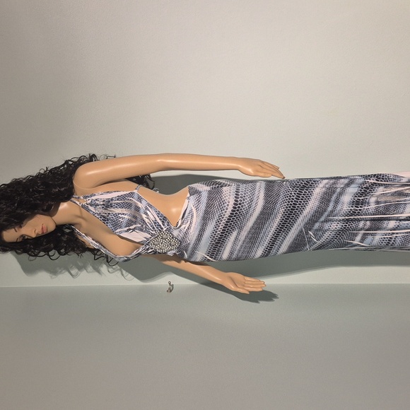 Mikino Open Back Snake Print Maxi Dress NWT - Picture 4 of 17